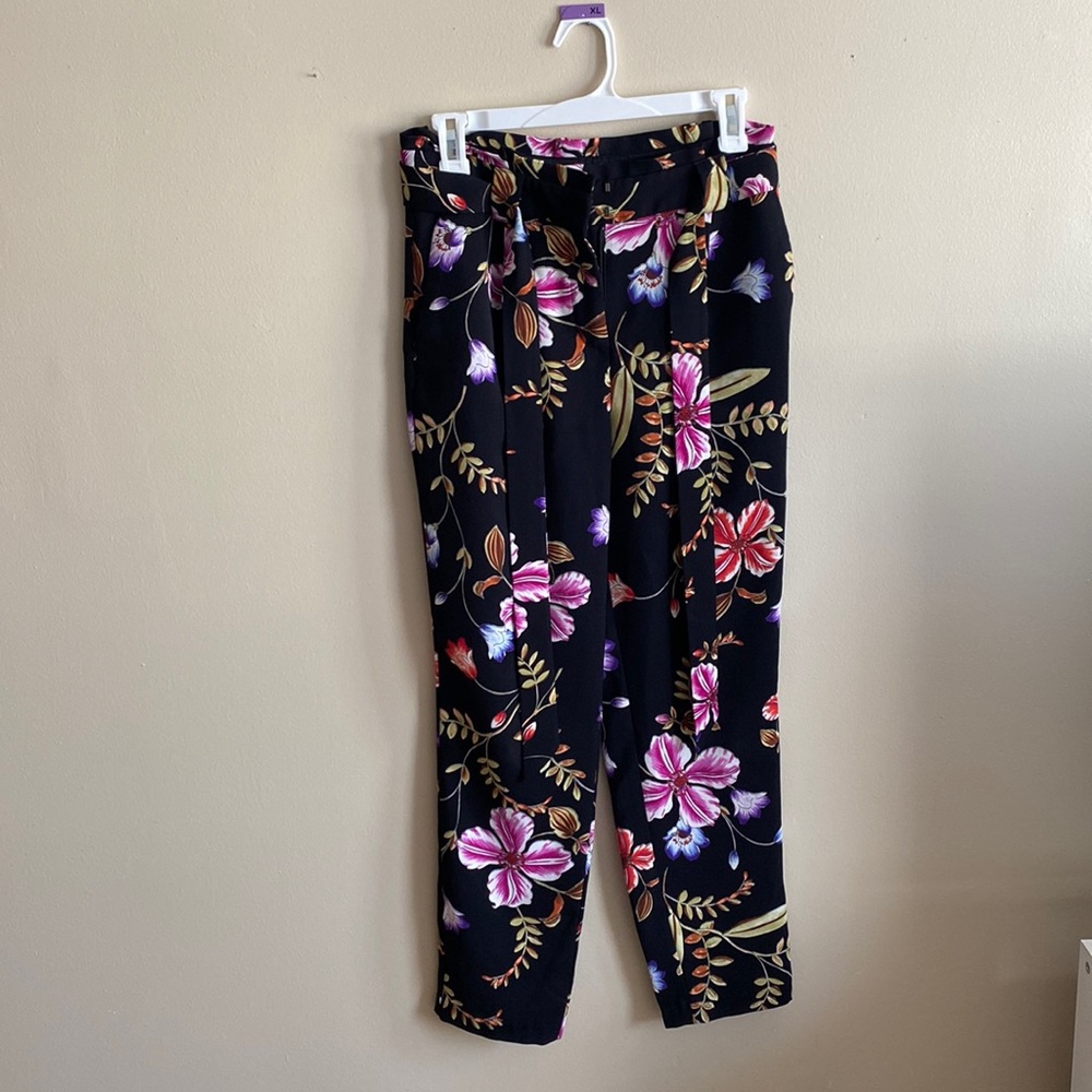 Express floral Sash waist with waist tie 3/4 capris pants with pockets size 2R